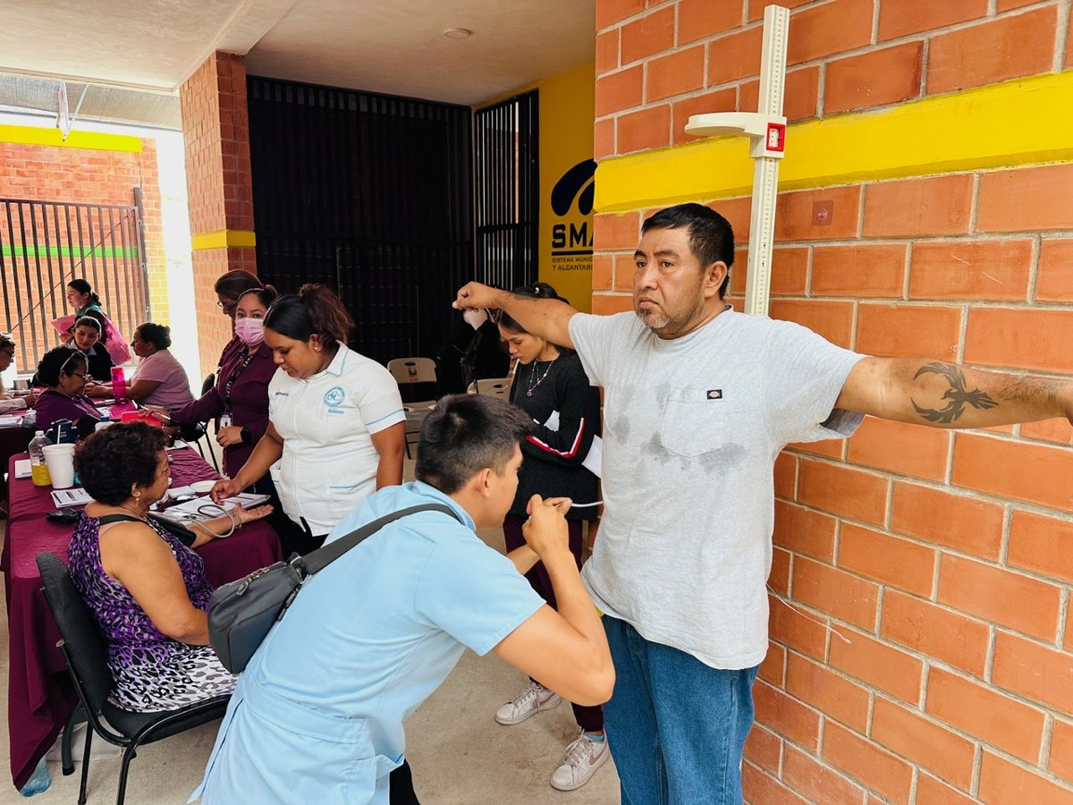 LLEGA SALUD EN TU BARRIO AL MERCADO DEL CHECHÉN EN CARMEN