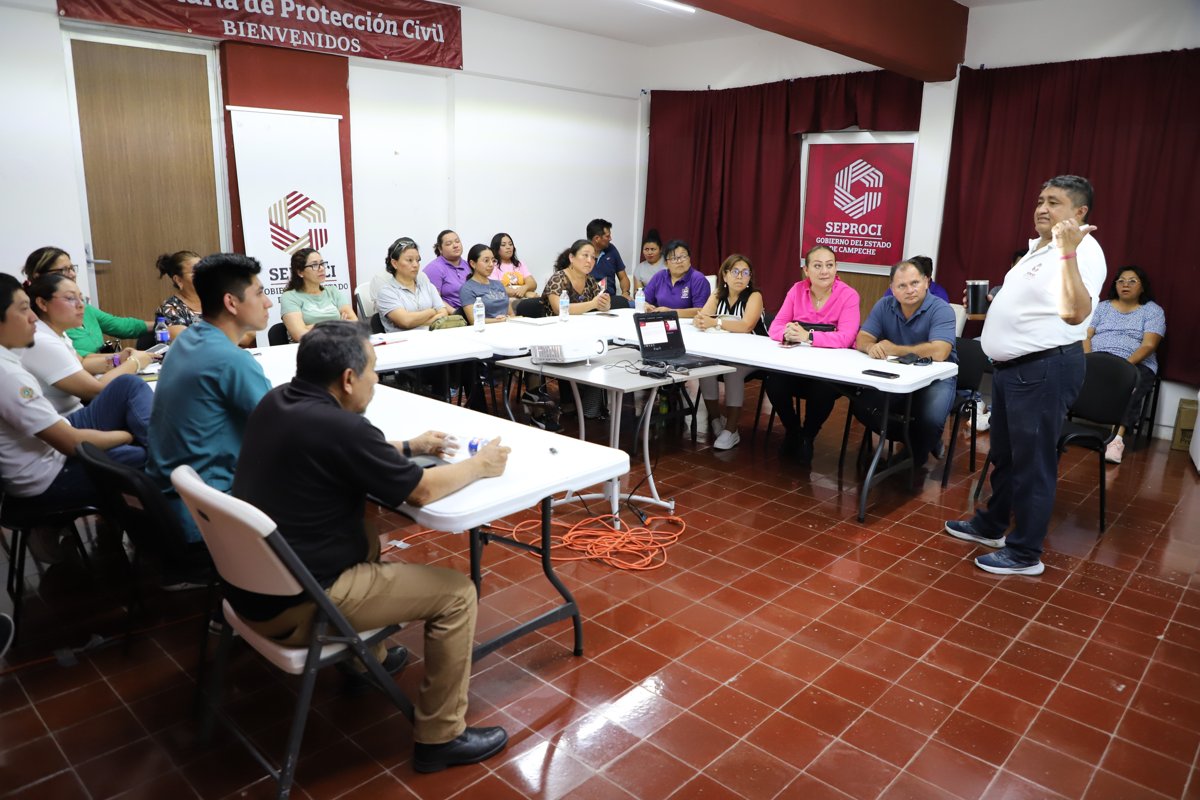 SE IMPARTIÓ EL CURSO USO Y MANEJO DE EXTINTORES