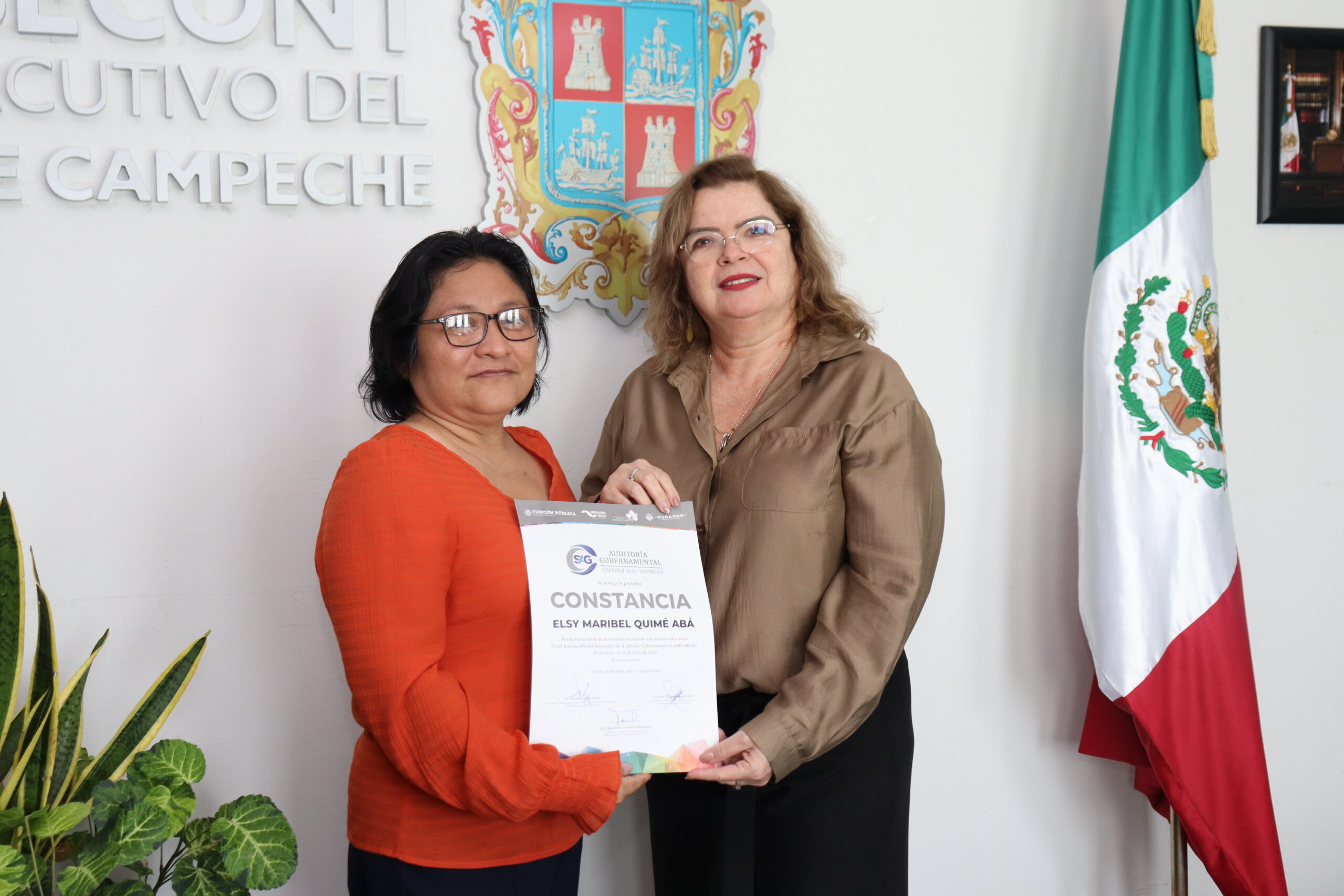 ENTREGAN CONSTANCIAS DEL SEMINARIO DE AUDITORÍA GUBERNAMENTAL