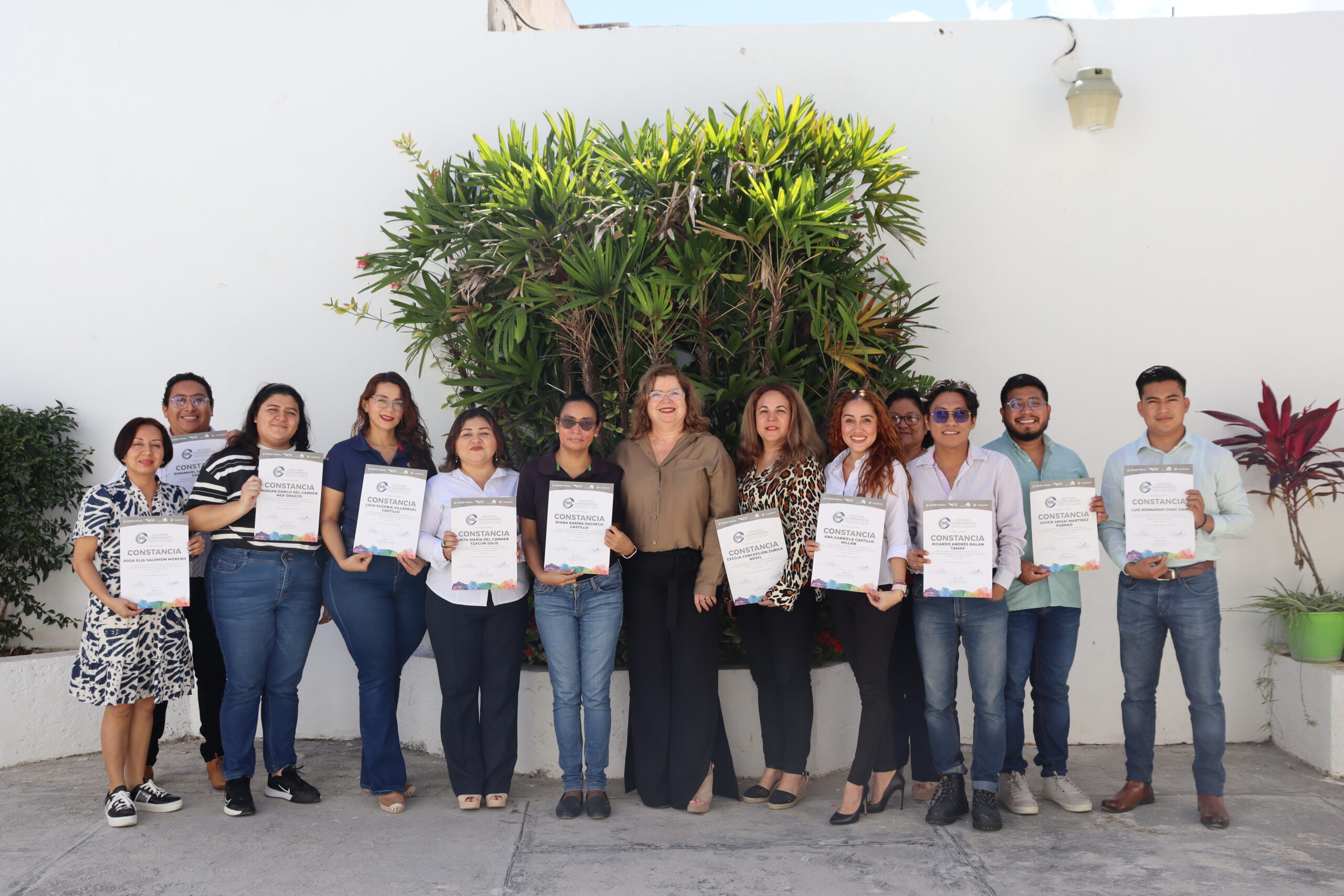 ENTREGAN CONSTANCIAS DEL SEMINARIO DE AUDITORÍA GUBERNAMENTAL