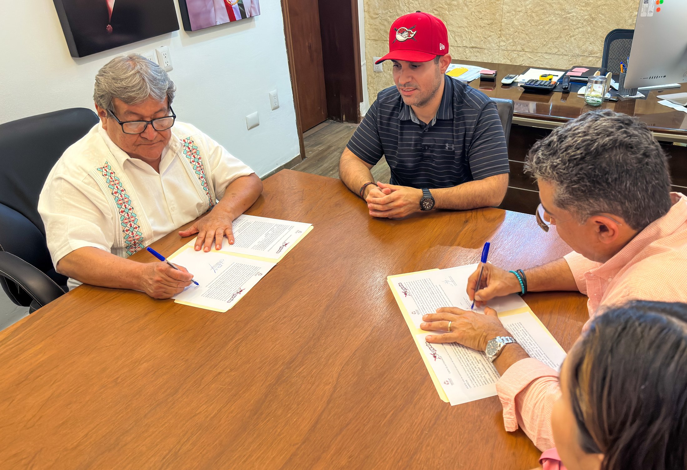 FIRMA DE CONVENIO ENTRE ISSSTECAM Y PIRATAS DE CAMPECHE