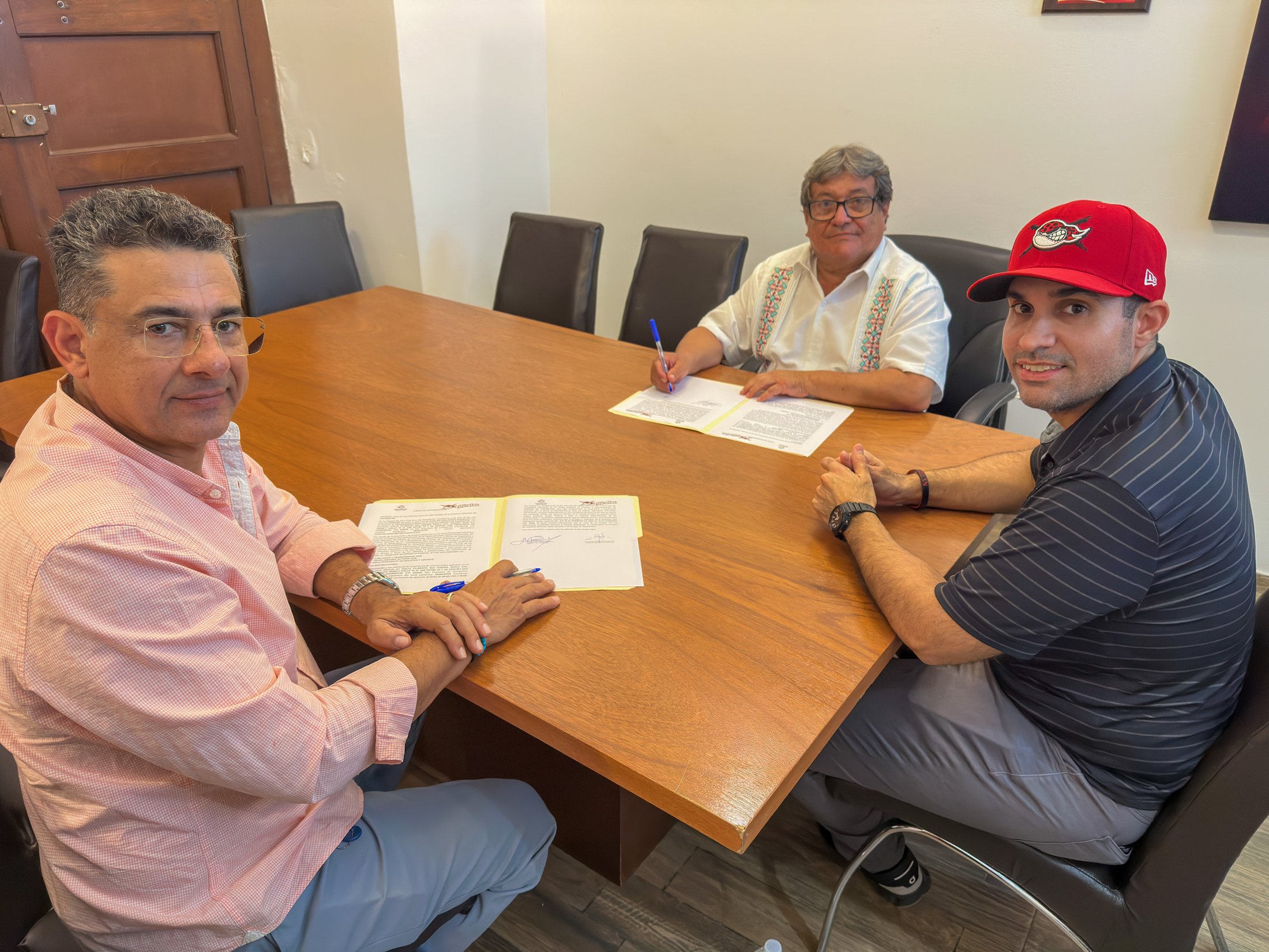 FIRMA DE CONVENIO ENTRE ISSSTECAM Y PIRATAS DE CAMPECHE