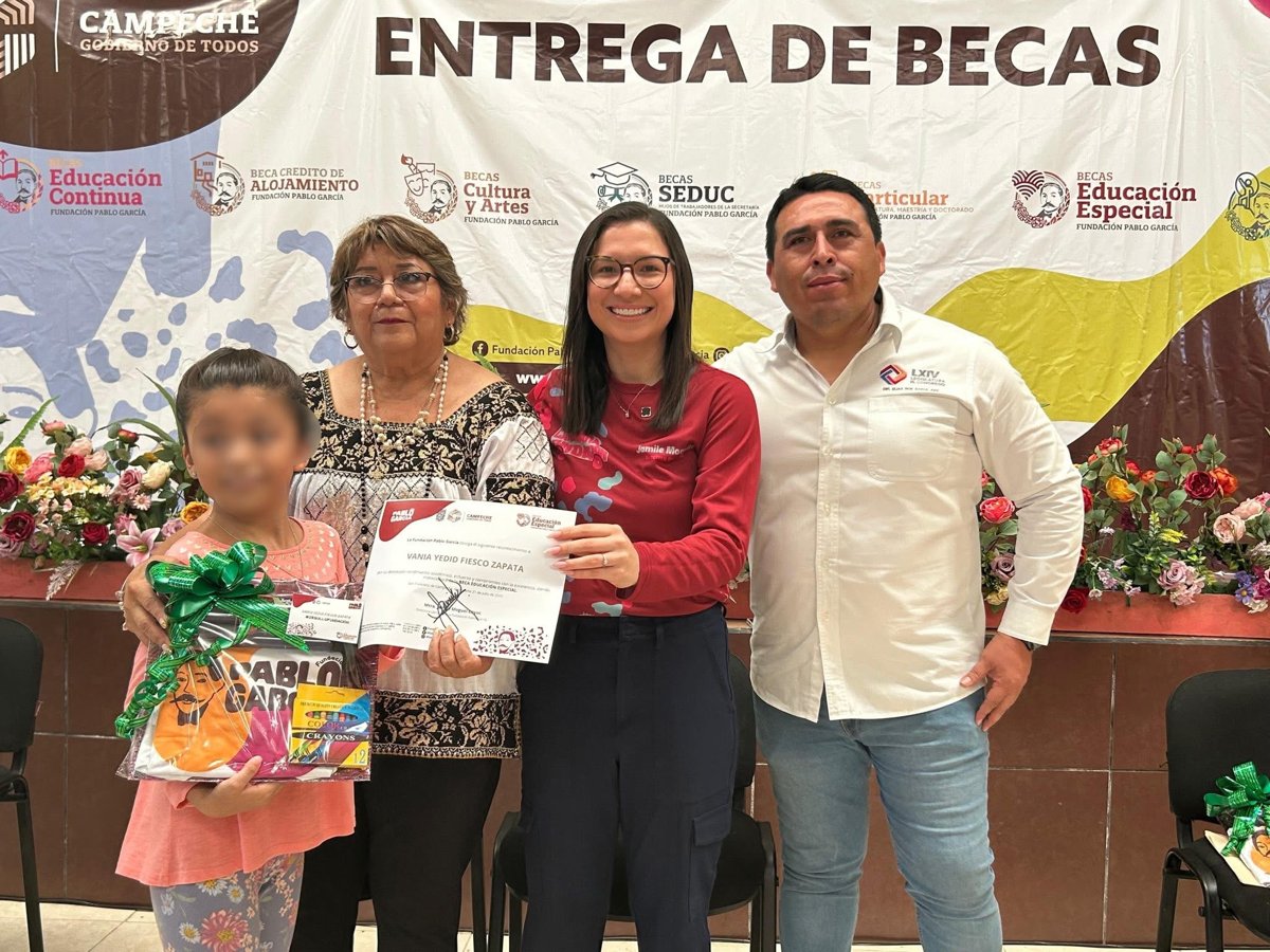 ENTREGA DE BECAS EN SEYBAPLAYA REAFIRMA EL COMPROMISO CON LA EDUCACIÓN DE LAS Y LOS CAMPECHANOS