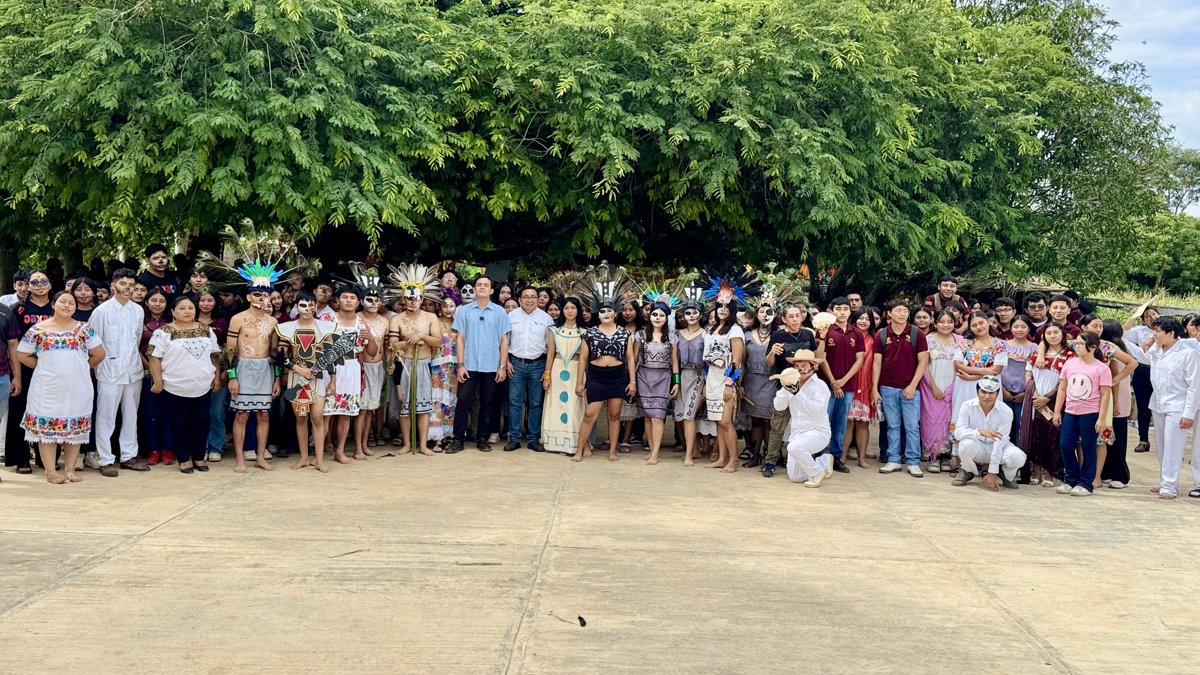 PRESERVAN TRADICIONES ALUMNAS Y ALUMNOS DEL PLANTEL POMUCH