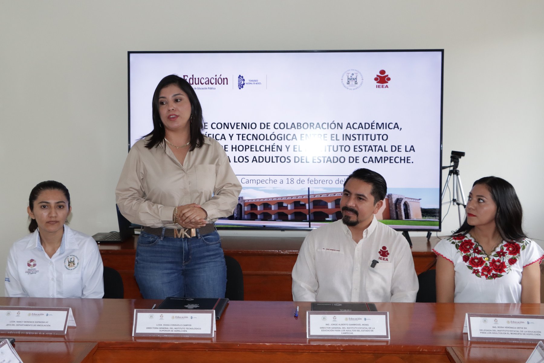 IEEA FIRMA CONVENIO CON TECNOLÓGICO SUPERIOR DE HOPELCHÉN POR LA ALFABETIZACIÓN