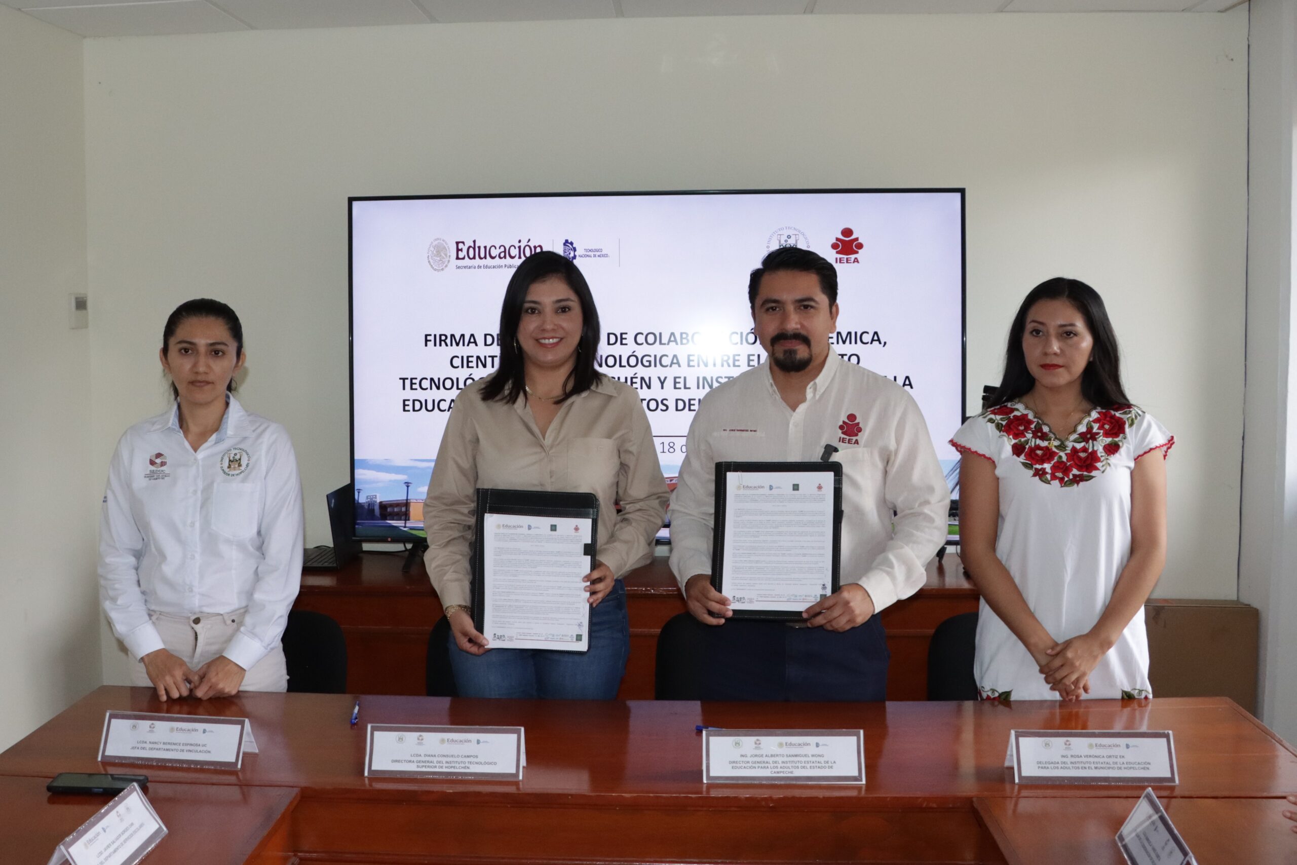 IEEA FIRMA CONVENIO CON TECNOLÓGICO SUPERIOR DE HOPELCHÉN POR LA ALFABETIZACIÓN
