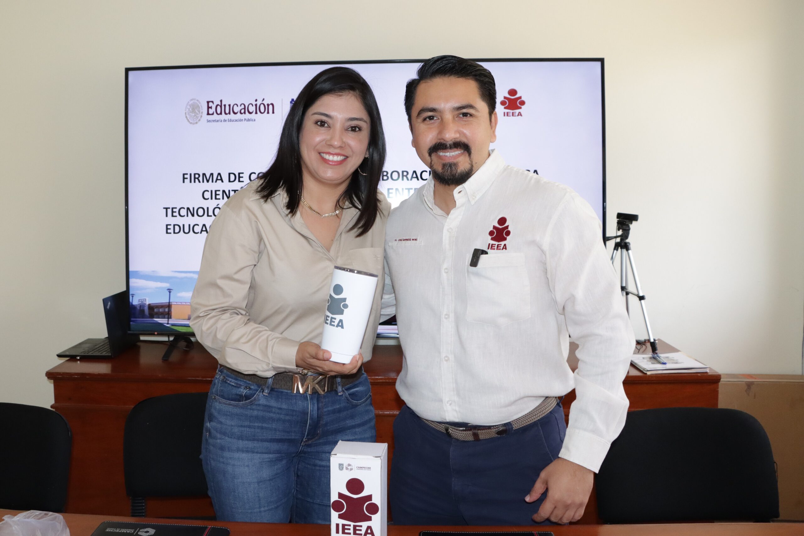 IEEA FIRMA CONVENIO CON TECNOLÓGICO SUPERIOR DE HOPELCHÉN POR LA ALFABETIZACIÓN