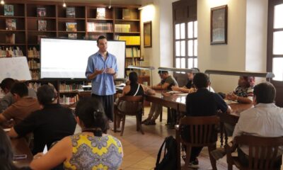 COMUNIDAD EXPLORA EN TALLER EL FASCINANTE MUNDO DEL GLIFO MAYA