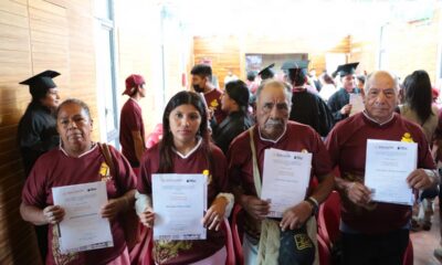 ENTREGA DE CONSTANCIAS DE ALFABETIZACIÓN Y CERTIFICADOS DE PRIMARIA Y SECUNDARIA EN EL MUNICIPIO DE ESCÁRCEGA