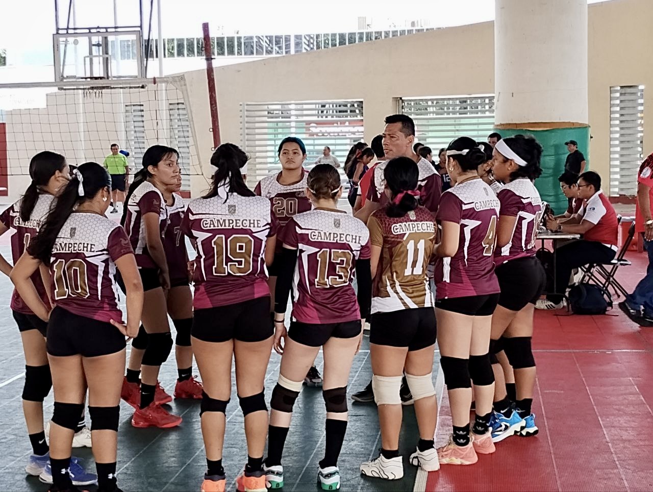 CAMPECHE Y CARMEN DIVIDEN PASES AL MACRO DE VOLEIBOL DE SALA