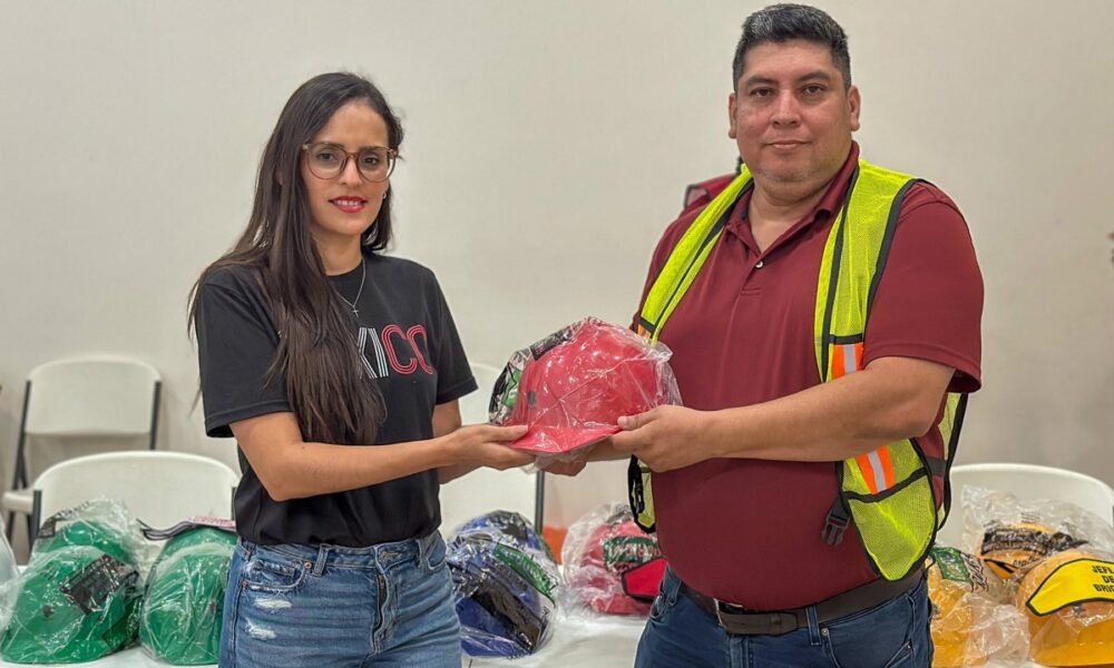 ENTREGA DE MATERIAL A BRIGADISTAS DEL ISSSTECAM
