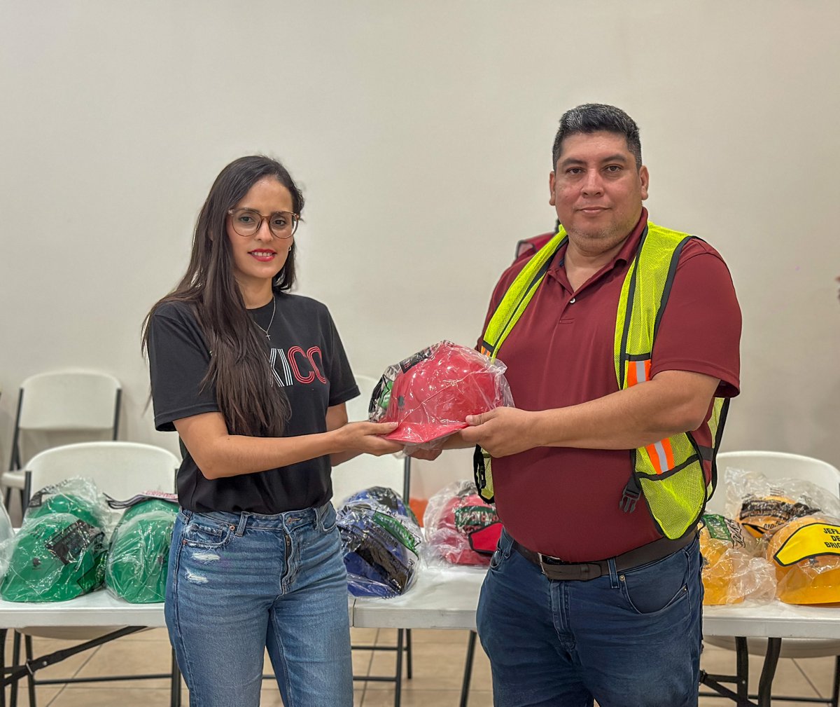 ENTREGA DE MATERIAL A BRIGADISTAS DEL ISSSTECAM