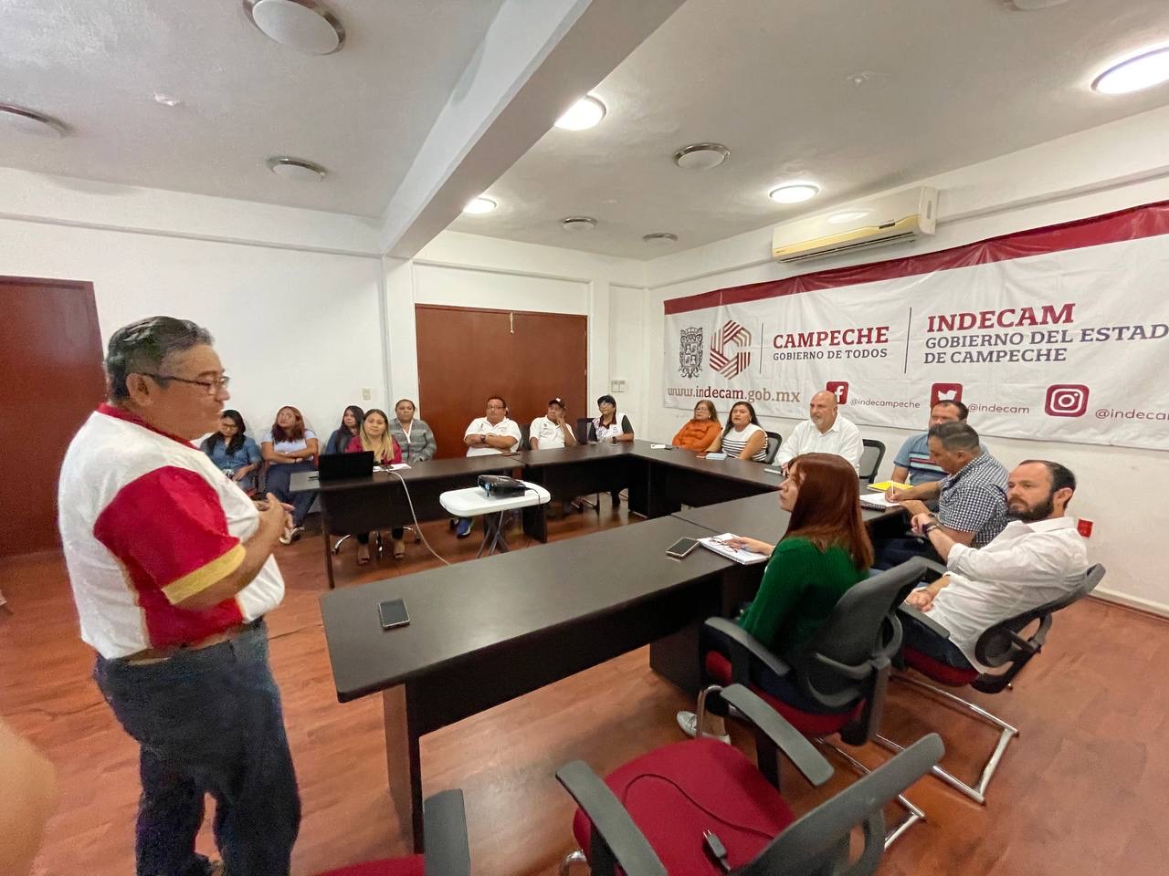 CON UNA CLASE DE MAYA TERMINA PROGRAMA DE CAPACITACIÓN EN EL INDECAM