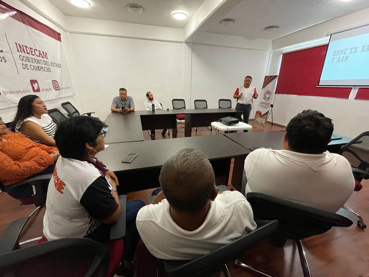 CON UNA CLASE DE MAYA TERMINA PROGRAMA DE CAPACITACIÓN EN EL INDECAM