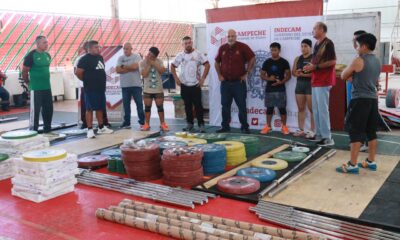 ENTREGA DIRECTOR DEL INDECAM EQUIPO PARA LA PRÁCTICA DE LA HALTEROFILIA