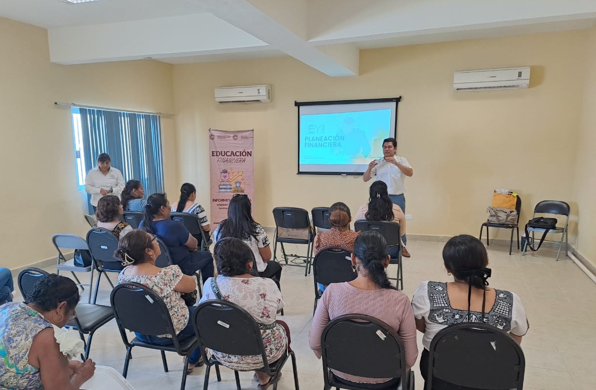 BANCAMPECHE IMPARTE TALLERES A EMPRESARIAS Y EMPRENDEDORAS DE ESCÁRCEGA