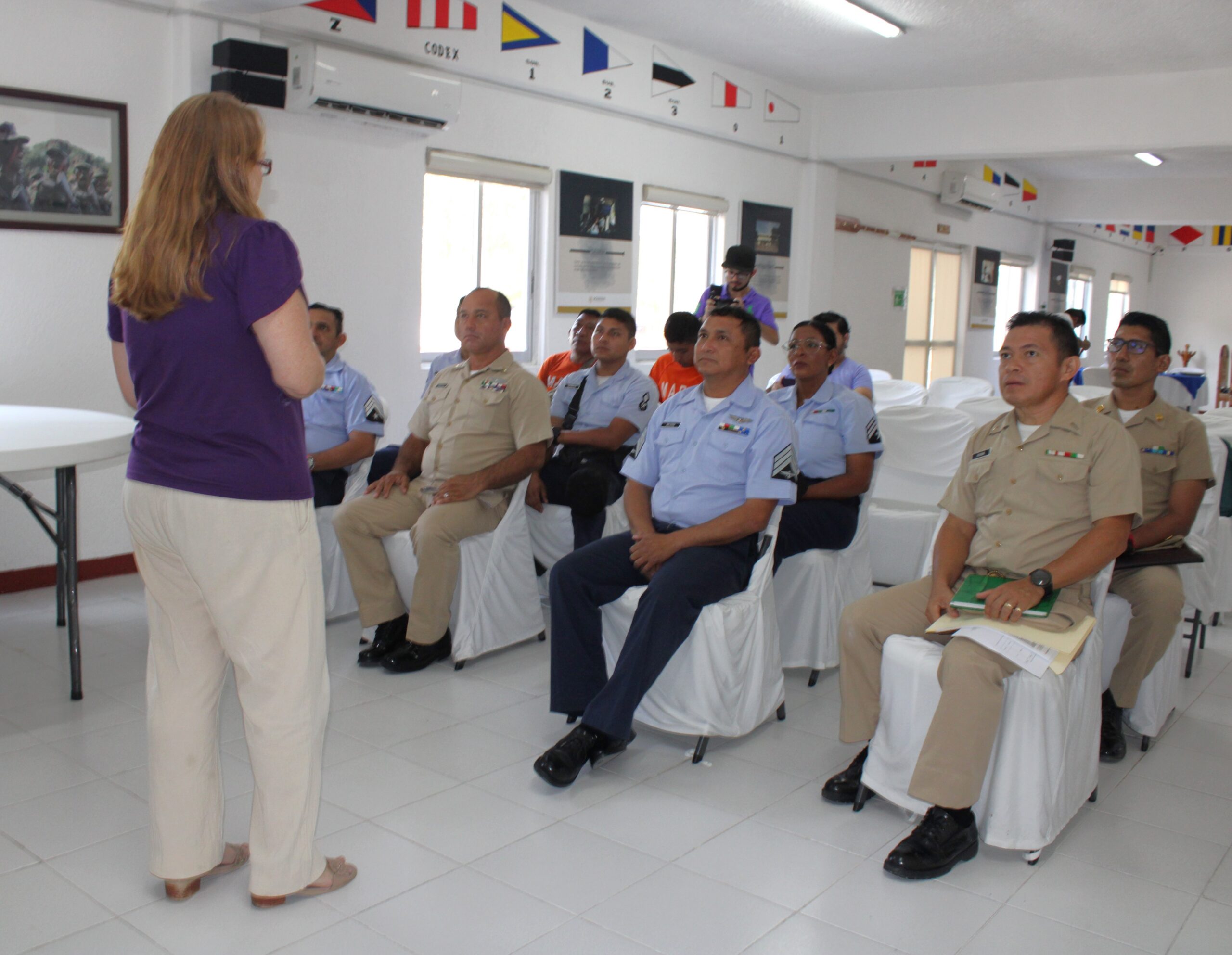 IMEC IMPARTE EL TALLER “TEJIENDO VALORES FAMILIARES” A PERSONAL DE LA REGIÓN NAVAL