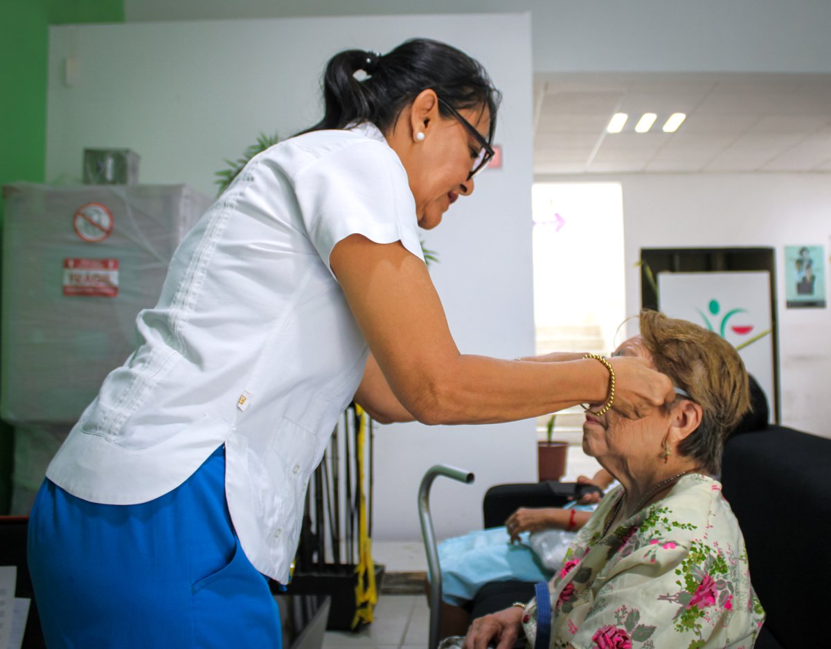 IMEC Y LA ASOCIACIÓN CIVIL MANO A MANO A.C., CONTINÚAN BENEFICIANDO A MÁS MUJERES CON LA CAMPAÑA “SALUD VISUAL PARA TODAS”