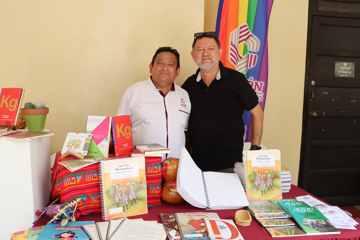 INAUGURAN LA 1ª FERIA DEL LIBRO Y ARTE INCLUSIVA EN EL INSTITUTO CAMPECHANO
