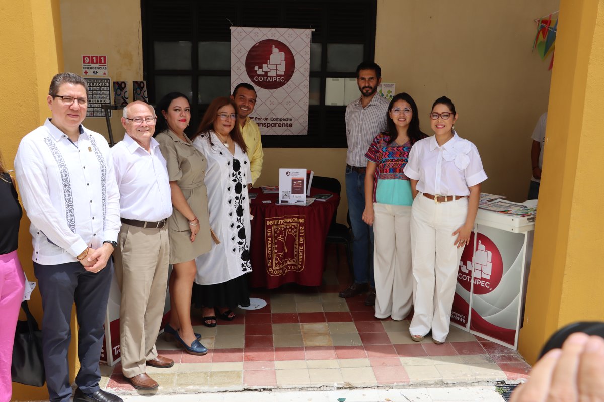 INAUGURAN LA 1ª FERIA DEL LIBRO Y ARTE INCLUSIVA EN EL INSTITUTO CAMPECHANO