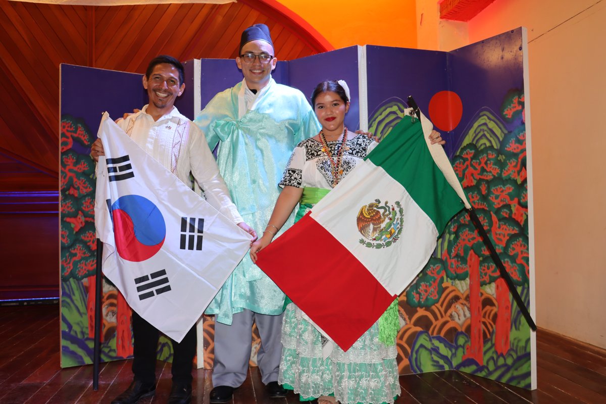 CAMPECHE CELEBRÓ 120 AÑOS DE INMIGRACIÓN COREANA CON "CALIGRAFÍA SONORA"