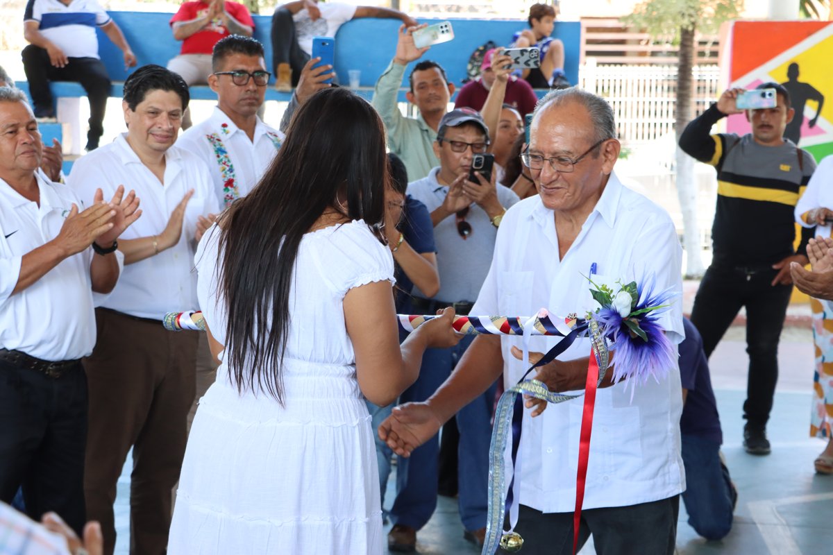 MUJERES QUE GUÍAN CON FUERZA: RECIBEN EL BASTÓN DE MANDO INDÍGENA