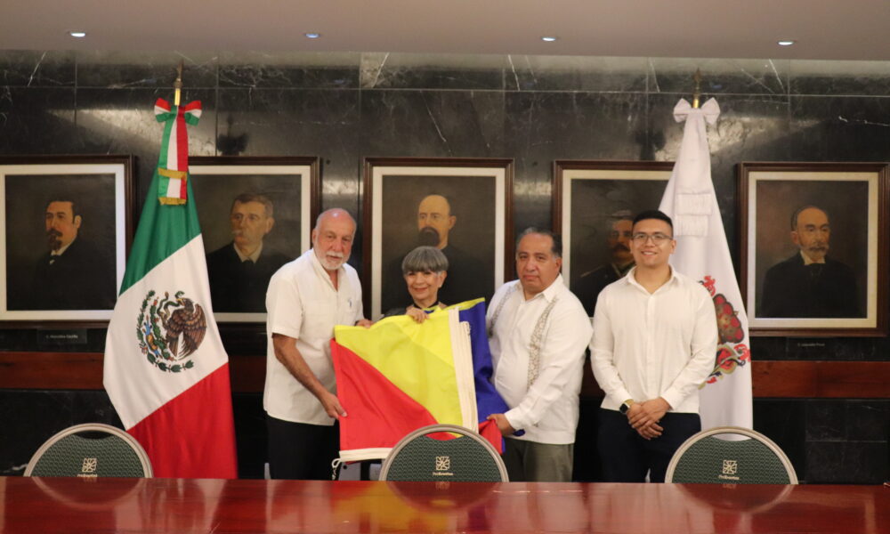 APCEC RECIBE LÁBAROS PATRIOS DE NACIONES HERMANAS DE LATINOAMÉRICA