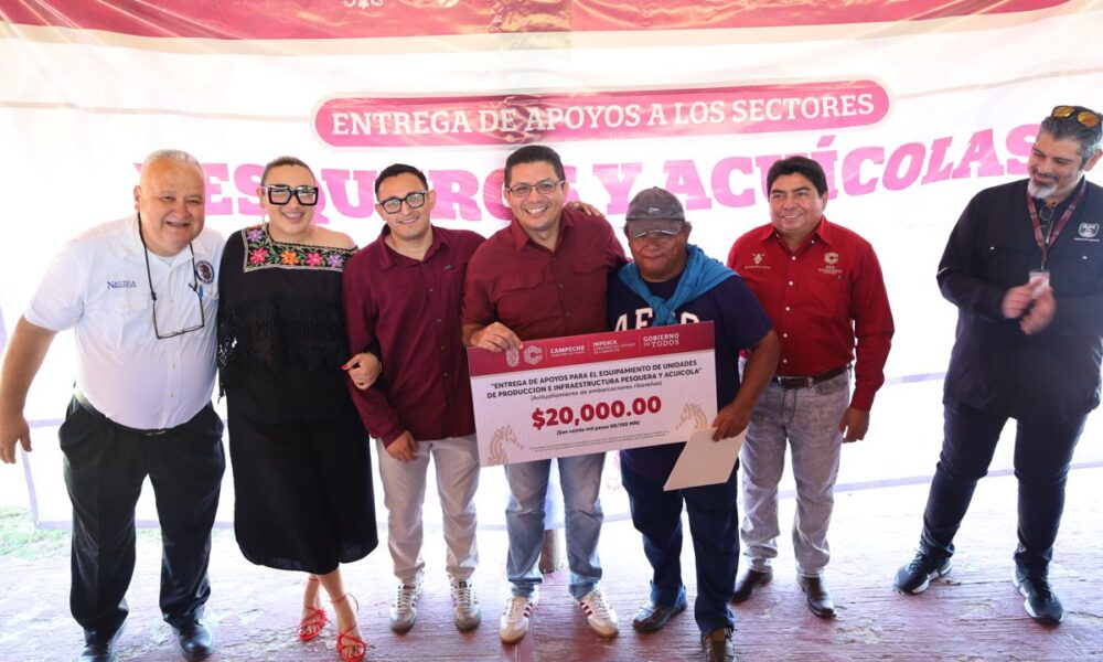 ENTREGA DE APOYOS A PESCADORES EN LERMA