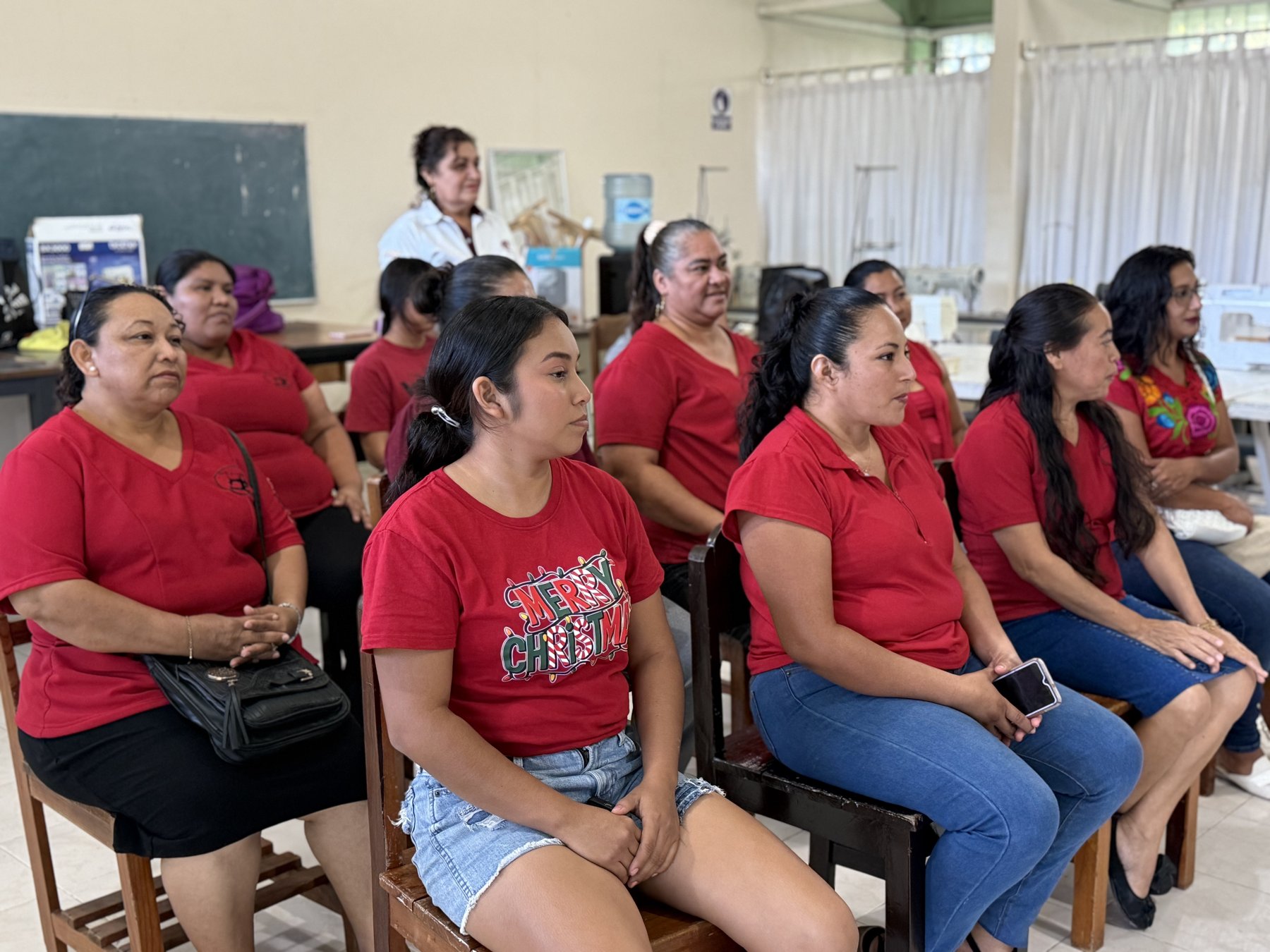 EL ICAT PLANTEL CHAMPOTÓN ENTREGA CONSTANCIAS DEL CAMPO FORMATIVO “VESTIDO Y TEXTIL”