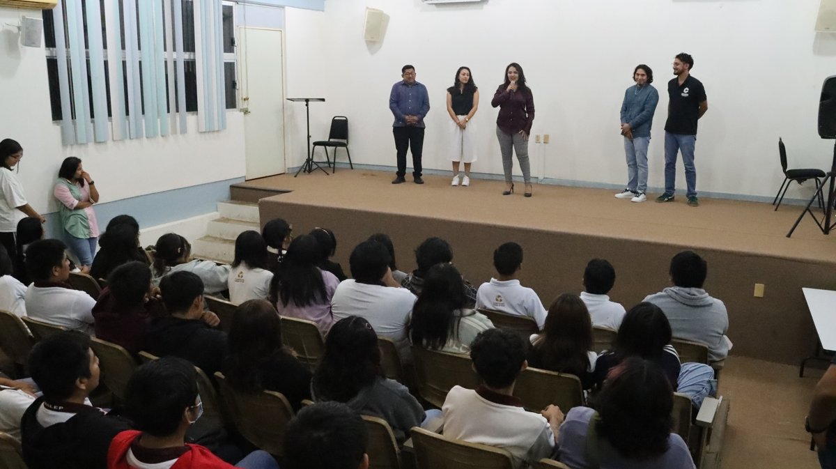SECRETARÍA DE INCLUSIÓN IMPULSA LA PRESERVACIÓN CULTURAL A TRAVÉS DEL TEATRO EN CONALEP DZITBALCHÉ