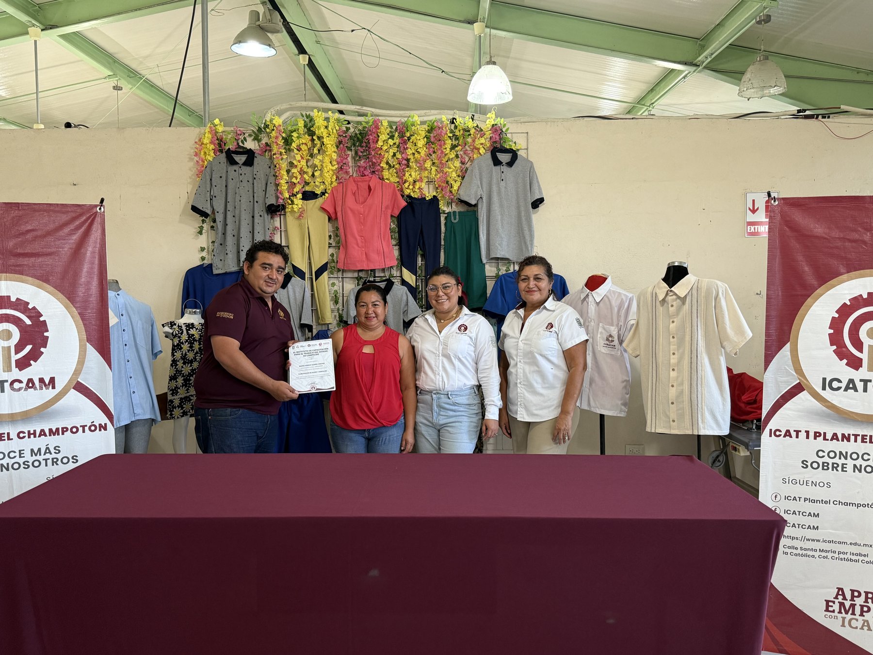 EL ICAT PLANTEL CHAMPOTÓN ENTREGA CONSTANCIAS DEL CAMPO FORMATIVO “VESTIDO Y TEXTIL”