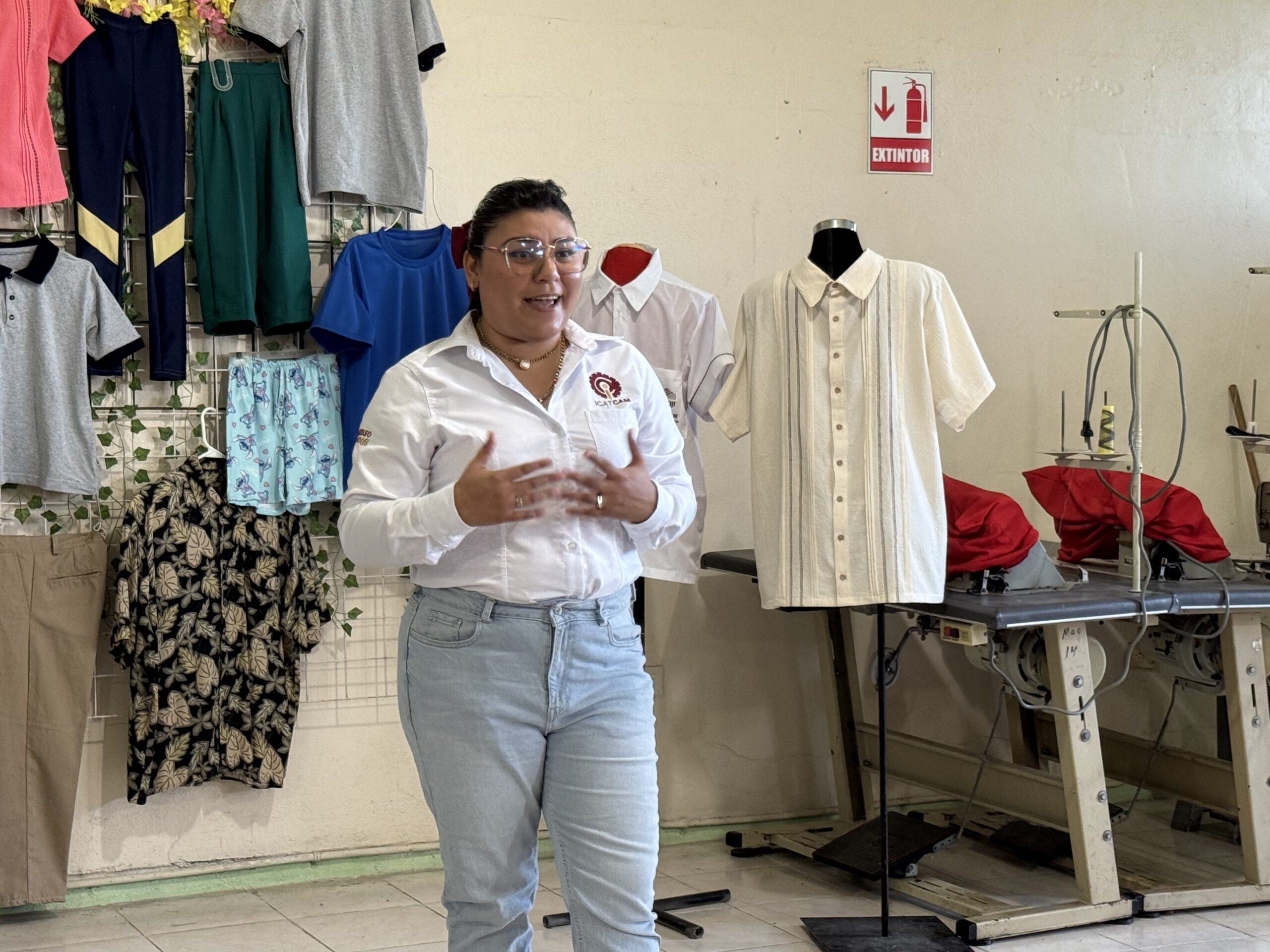 EL ICAT PLANTEL CHAMPOTÓN ENTREGA CONSTANCIAS DEL CAMPO FORMATIVO “VESTIDO Y TEXTIL”