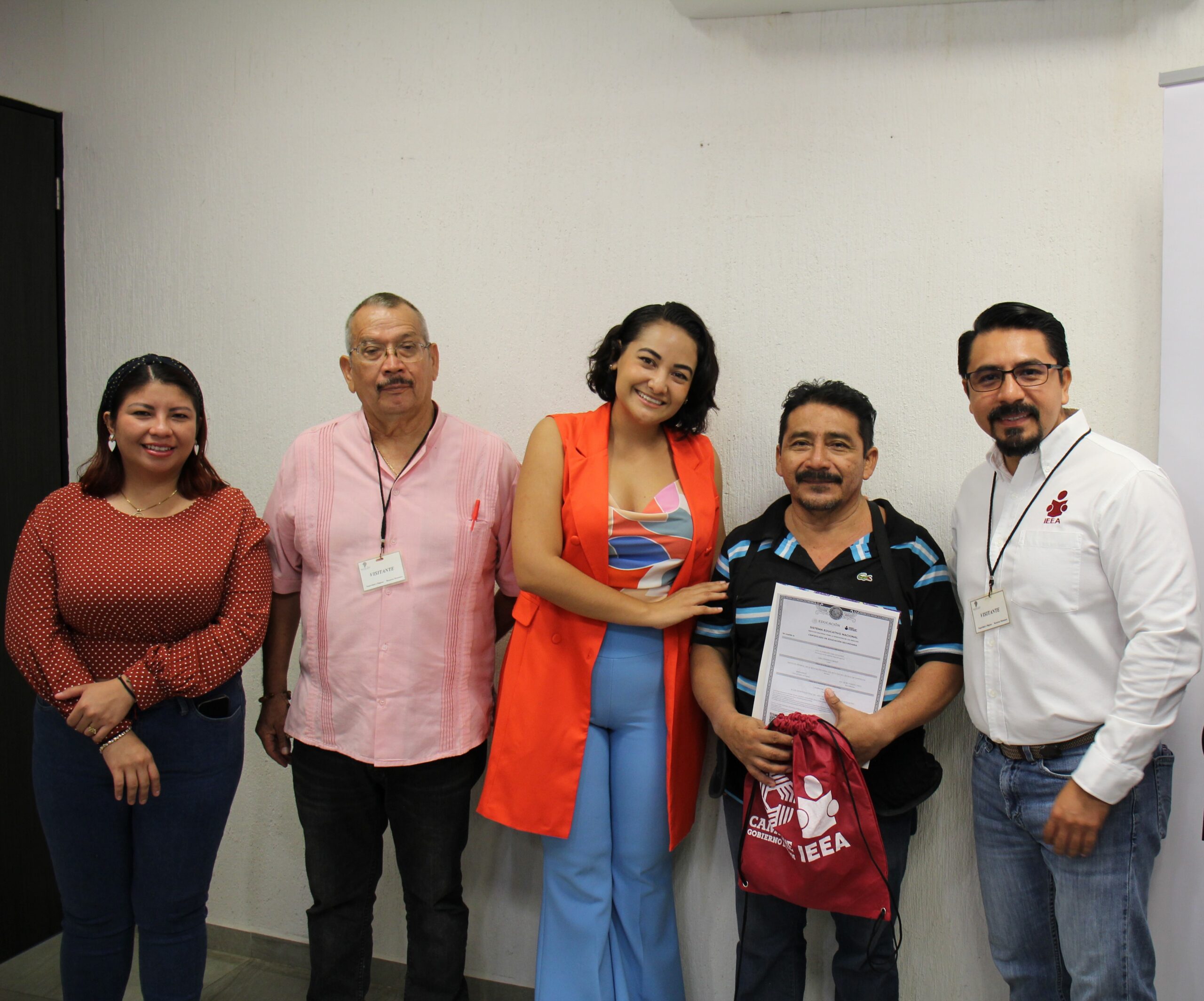 TRES PERSONAS TRABAJADORAS DE GK FOUNDATION CONCLUYEN LOS NIVELES DE PRIMARIA Y SECUNDARIA EN EL IEEA