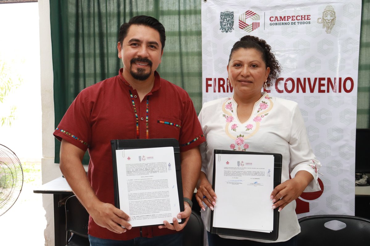 CAMPECHANOS SALEN DEL REZAGO EDUCATIVO CON ENTREGA DE CERTIFICADOS EN LA PLAZA 22 DE MARZO DE 1517