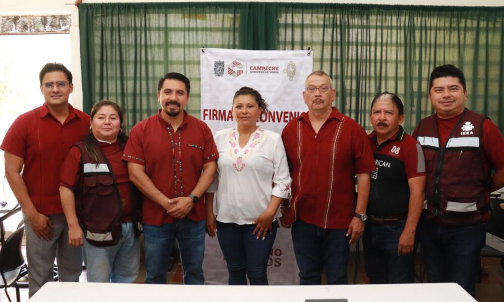 CAMPECHANOS SALEN DEL REZAGO EDUCATIVO CON ENTREGA DE CERTIFICADOS EN LA PLAZA 22 DE MARZO DE 1517