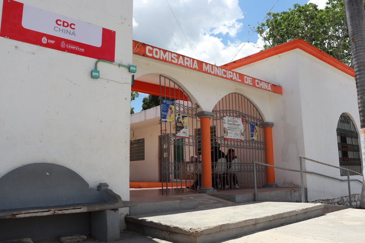 CAMPECHANOS SALEN DEL REZAGO EDUCATIVO CON ENTREGA DE CERTIFICADOS EN LA PLAZA 22 DE MARZO DE 1517