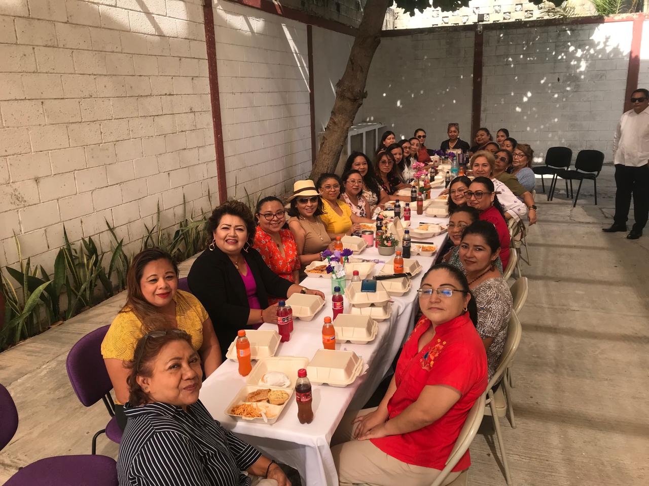 *FESTEJAN A LAS MADRES EN EL INDAJUCAM*