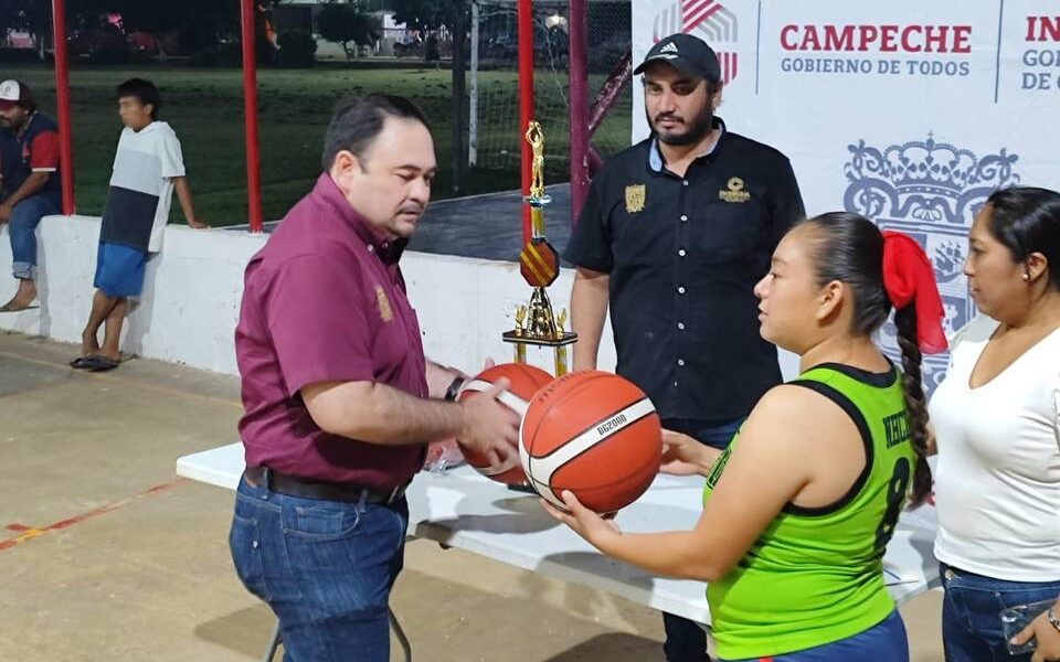 GOBIERNO DE CAMPECHE IMPULSA EL DEPORTE EN NOHAKAL CON ENTREGA DE EQUIPAMIENTO DEPORTIVO