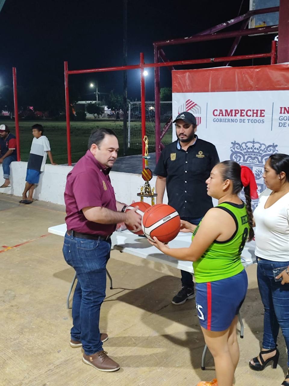 GOBIERNO DE CAMPECHE IMPULSA EL DEPORTE EN NOHAKAL CON ENTREGA DE EQUIPAMIENTO DEPORTIVO