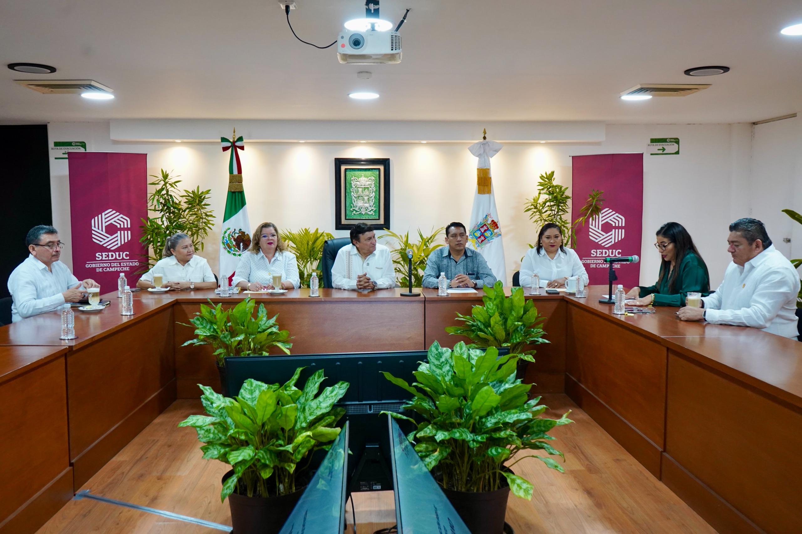 SE INSTALÓ EL COMITÉ DE EVALUACION DEL RECONOCIMIENTO “MAESTRO EMÉRITO CAMPECHANO 2025”