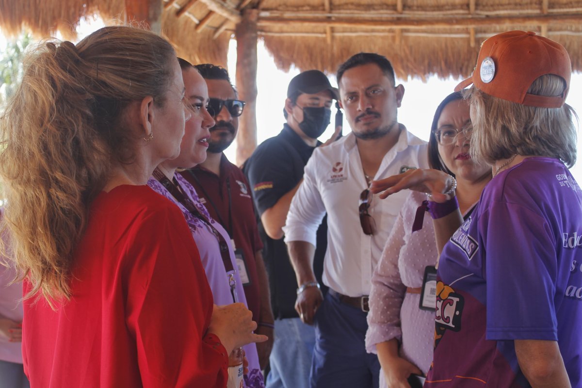 LLEVAN PROGRAMA DE "LÁMINAS BAJO COSTO" A FAMILIAS DE ISLA ARENA