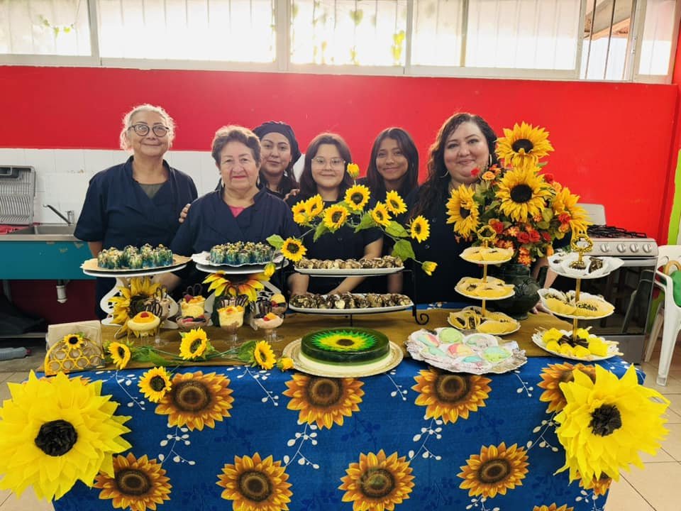 ALUMNOS DEL ICAT CARMEN CULMINAN MÓDULO DE REPOSTERÍA CON GRAN EXPOSICIÓN