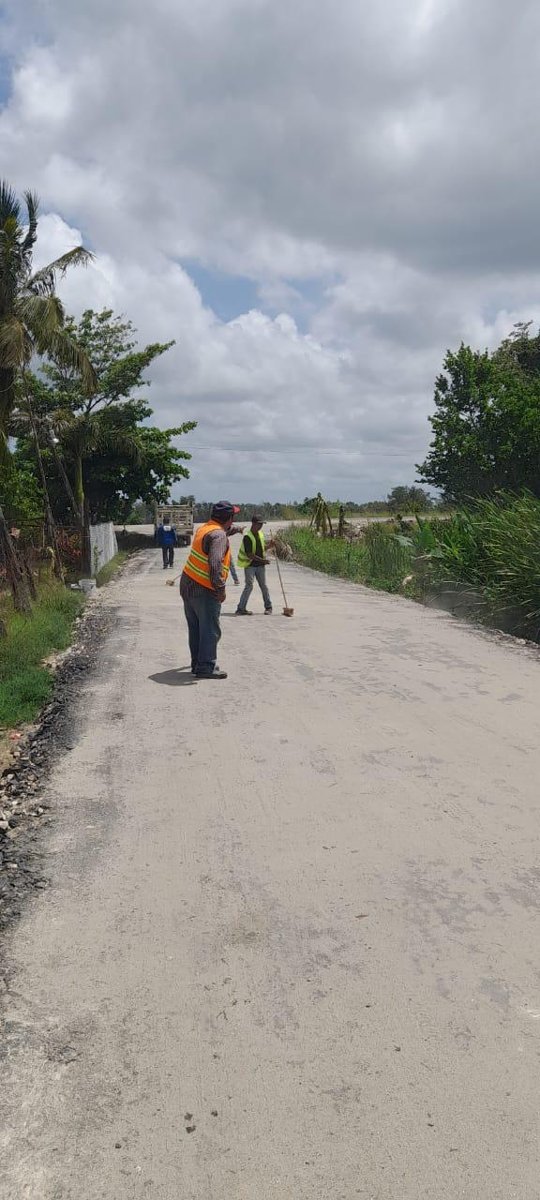 AVANCE EN LA PAVIMENTACIÓN Y MANTENIMIENTO DE DIVERSAS CALLES EN EL JUNCAL, PALIZADA