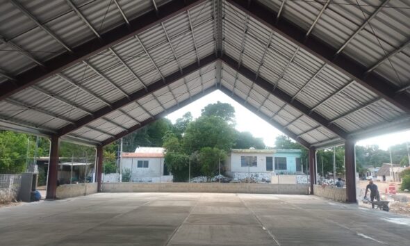RECONSTRUCCIÓN DE CANCHA CON TECHUMBRE EN EL BARRIO DE GUADALUPE EN TINUN, TENABO