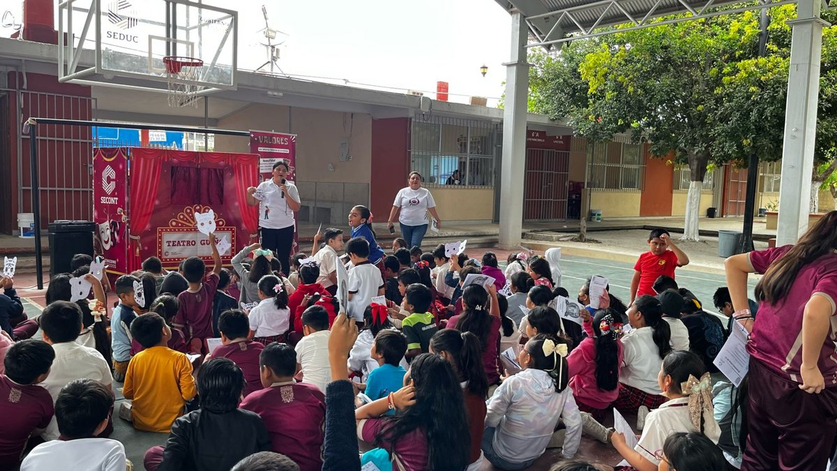 HUGO EL JAGUAR VISITA ESCUELAS DEL ESTADO