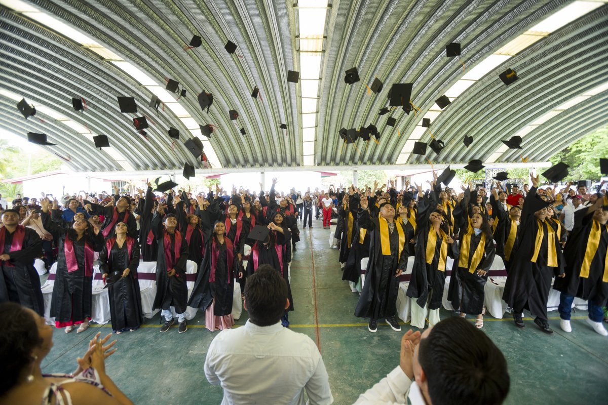 EGRESAN MÁS DE TRES MIL 100 ESTUDIANTES DEL COBACAM
