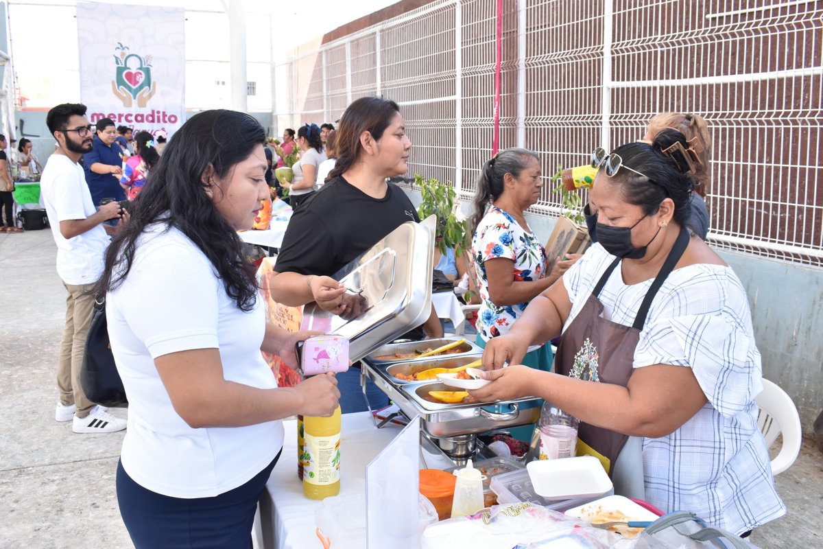 MERCADITO JAGUAR BENEFICIA A LAS FAMILIAS DE LA COLONIA CARMELO