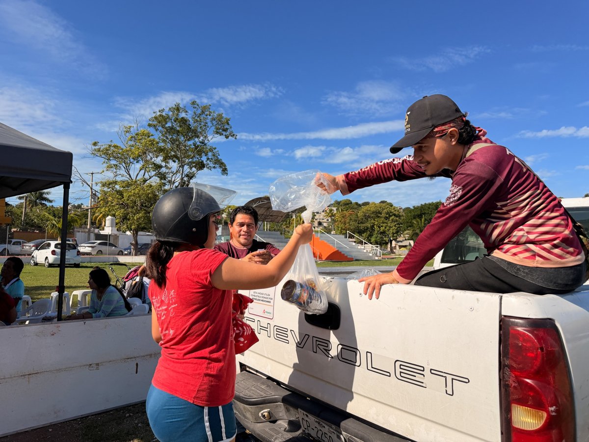 MERCADITO DEL JAGUAR NAVIDEÑO FORTALECE EL BIENESTAR COMUNITARIO