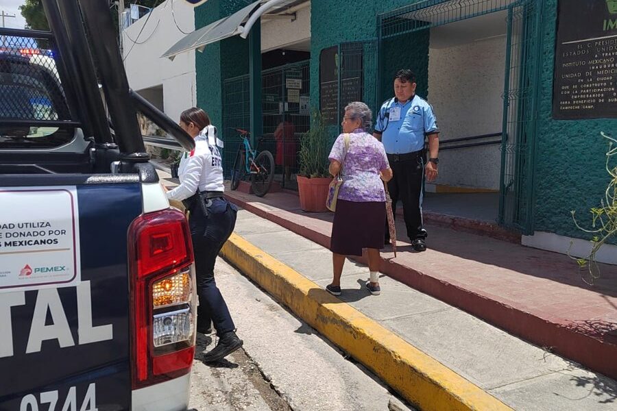 UNA MANO AMIGA EN EL MOMENTO QUE MÁS SE NECESITA