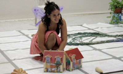 "UN LUGAR OLVIDADO POR DIOS QUE SIGUE BAILANDO Y RIENDO", UNA OBRA QUE DESGARRA, SACUDE Y SIEMBRA PREGUNTAS